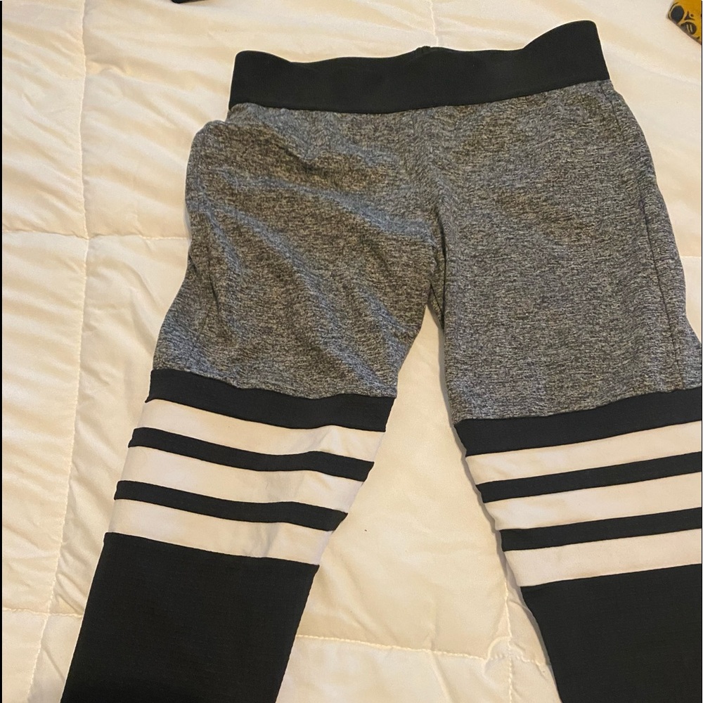 - BOMBSHELL LEGGINGS! Original design:)